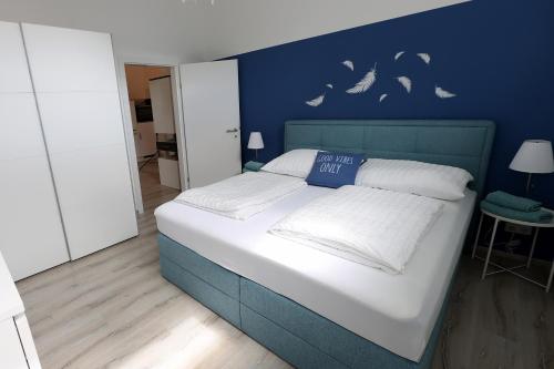 Ένα ή περισσότερα κρεβάτια σε δωμάτιο στο Exklusive FW mit 3 SZ und großer Terrasse