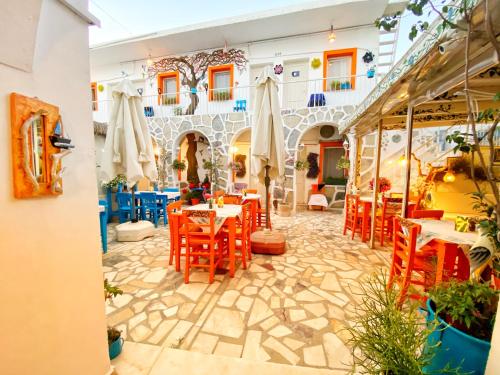 a restaurant with tables and chairs in a courtyard at Bodrum Sade Pension in Bodrum City