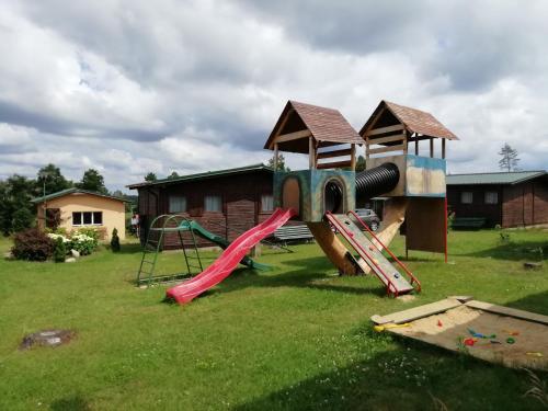 Plac zabaw dla dzieci w obiekcie Ośrodek wczasowy Raciąż