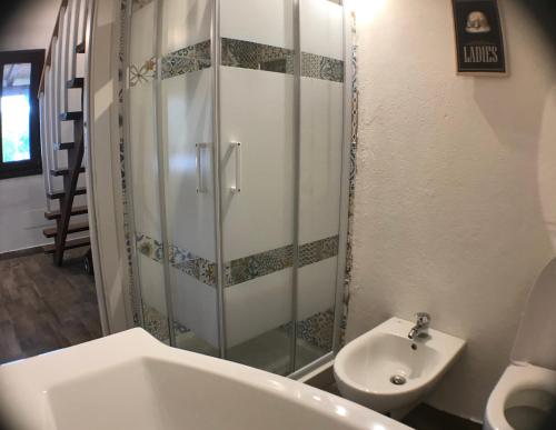 Ένα μπάνιο στο villetta san teodoro 7 posti IUN Q7135