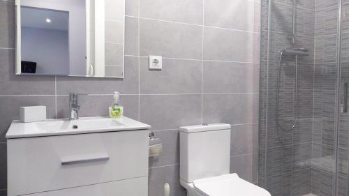 A bathroom at Apartamento los Acantilados Nº 2 Cobreces