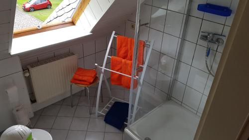 A bathroom at Iris 2-3 Personen - Ferienwohnungen Wagner & Gaul Falkenauel