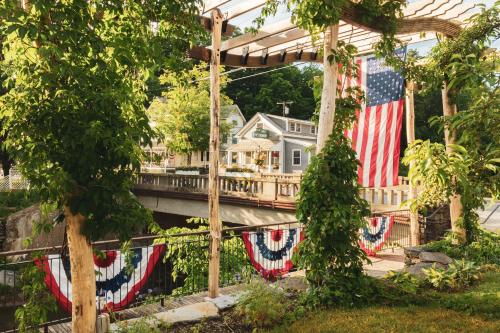 Κήπος έξω από το The Lodge at Mount Snow