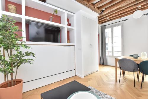 Authentic apartment 1BR-4P République - Le Marais