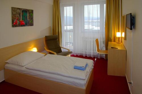 Tempat tidur dalam kamar di Hotel Centrum Brno