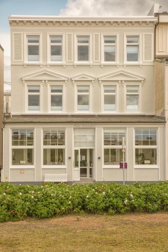 a large white building with many windows at Haus Neunaber in Norderney