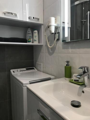 a kitchen with a sink and a washing machine at Widok Kielce in Kielce