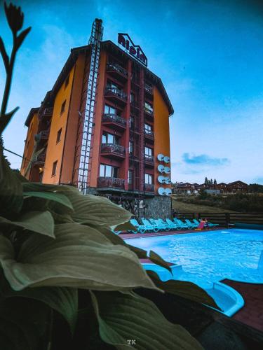 Bazén v ubytování Alpin Hotel nebo v jeho okolí