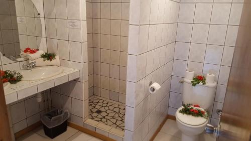 Un baño de Hotel Hibiscus