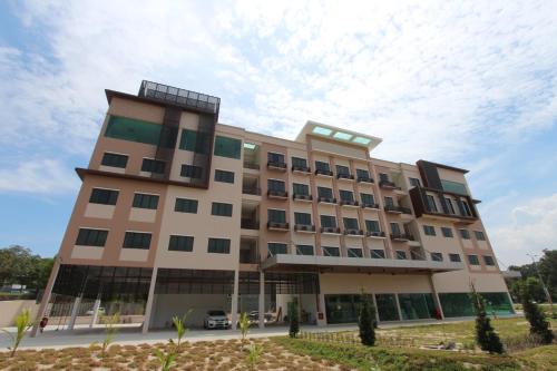 a large building with a lot of windows at D&F BOUTIQUE HOTEL SEREMBAN 2 in Seremban