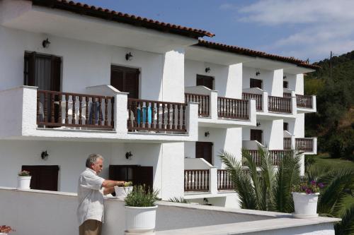 Gallery image of Hotel Paradise in Vassilias