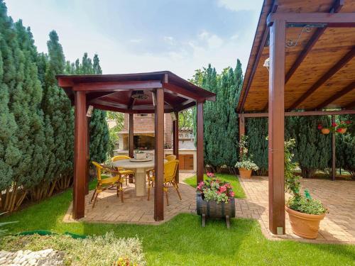 Andrea Green Oasis – Photos 3