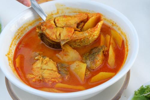 a bowl of soup with shrimp and vegetables in it at Pakmeng Resort in Pak Meng