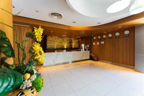 a lobby of a hotel with a reception desk at Royal Delight Hotel in Bangkok