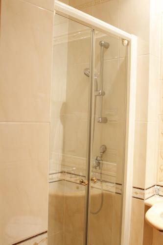 Bilik mandi di Hotel Pace Helvezia