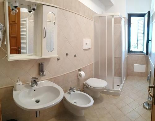 a bathroom with a sink and a toilet and a shower at Residenza Giscor in Gasponi