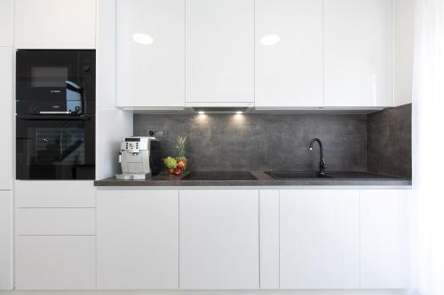 Dapur atau dapur kecil di Villa Supernus with Heated Pool