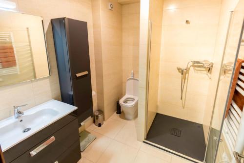 Ванна кімната в Guest House 4U - Povoa seaside
