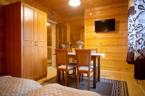 TV a/nebo společenská místnost v ubytování Zagroda na zakręcie