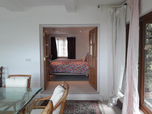 Postel nebo postele na pokoji v ubytování Moaps Farm B&B support small business, welcome, check in from 5 pm