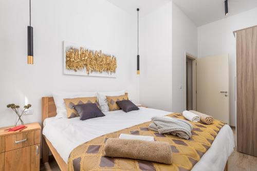 Postel nebo postele na pokoji v ubytování Quiet Center Apartments