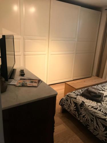 Postel nebo postele na pokoji v ubytování camera con bagno privato e parcheggio