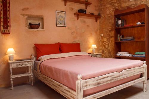 Cama ou camas em um quarto em The Stone House in Aspro