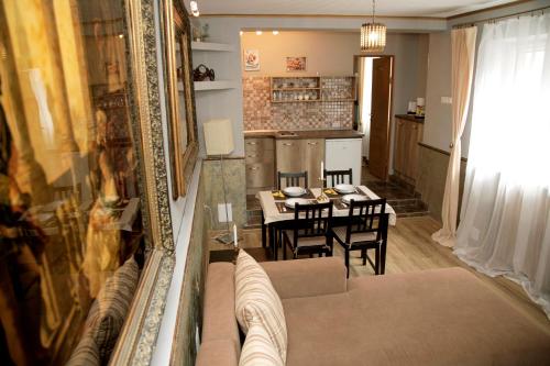 Et opholdsområde på Vintage Apartment - Ultracentral, 2 dormitoare