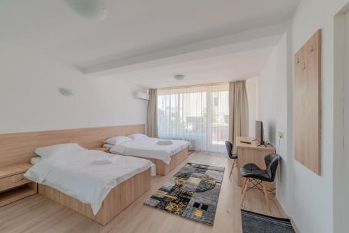Un pat sau paturi într-o cameră la Casa Zorilor Cluj