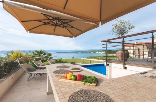 Beachfront Villa Marconica