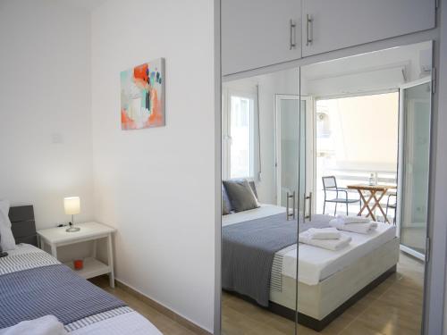 Posteľ alebo postele v izbe v ubytovaní Lux Sea Apartment - Porto Rafti