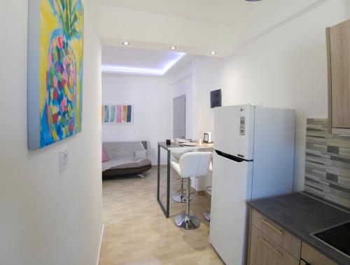 Kuchyňa alebo kuchynka v ubytovaní Lux Sea Apartment - Porto Rafti