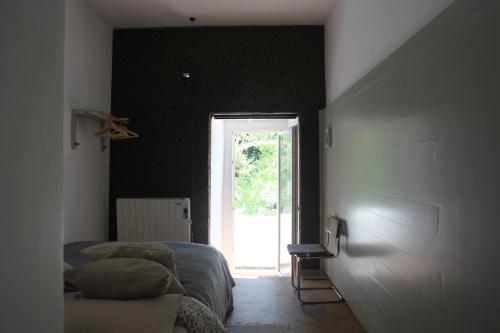 a bedroom with a bed and a window at ribeira dos marinheiros azul in Sintra