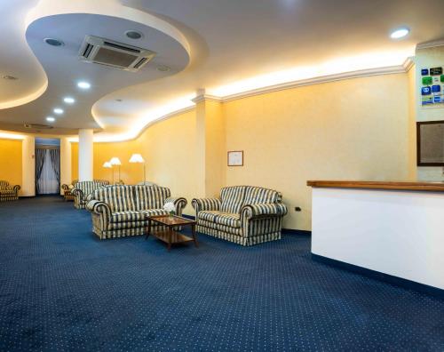 a waiting room with couches and a table at Hotel Hermitage in Polla