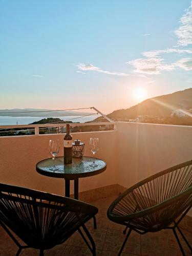 Guest house Astra - where mountain meets the sea