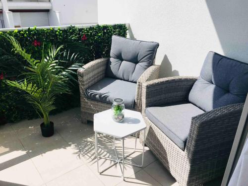 studio cosy et moderne au couchant situé 150m de la plage -avec PARKING GRATUIT PRIVE - 25m2 - climatisé - balcon - wifi gratuit