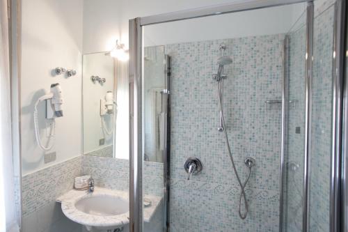 Een badkamer bij Hotel Marconi