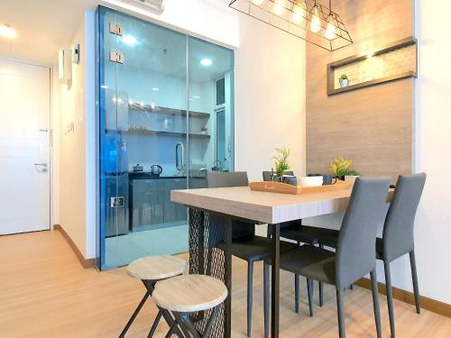 a dining room with a table and chairs at The Wave Suites Melaka in Melaka