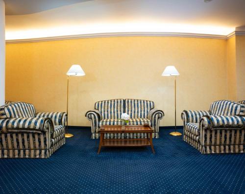 a room with two chairs and a table and two lamps at Hotel Hermitage in Polla