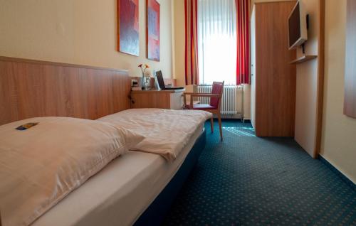 Een bed of bedden in een kamer bij Trierer Hof