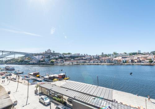 Gallery image of Oporto Street Fonte Taurina - Riverfront Suites in Porto