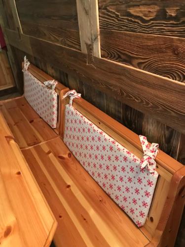 a box with a bow on top of a wooden floor at Fiocco di neve in Pila