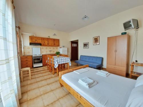 Gallery image of Seaview- 2 Space - selfcatering Apartment - Helen No 3 in Xiropigado