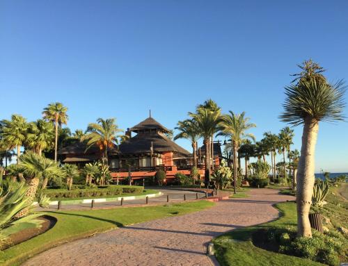 Salinas. Apartment for 4. Terrace/Parking/Pools/Gym/4mins beach