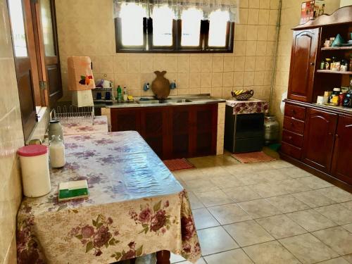 Kuchyň nebo kuchyňský kout v ubytování Casa em Salinópolis