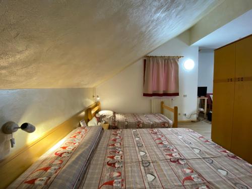 Ένα ή περισσότερα κρεβάτια σε δωμάτιο στο Piccolo Nido Falcade