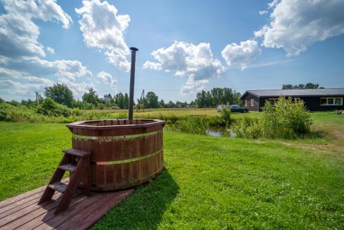 Ein Garten an der Unterkunft Jaunie Pātari
