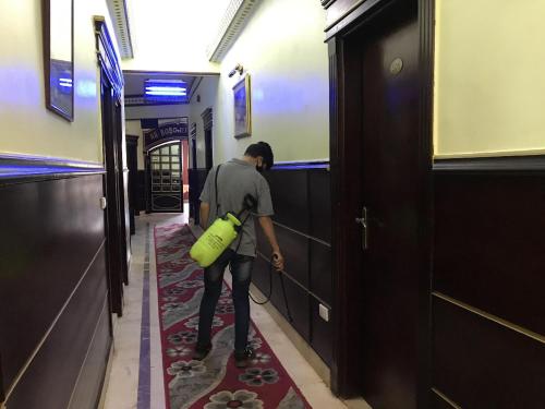 a man standing in a hallway holding a frisbee at City View Hotel in Cairo