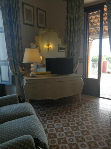 a bedroom with a bed and a dresser with a mirror at Villa Chiarenza Maison d'Hotes in Giardini Naxos