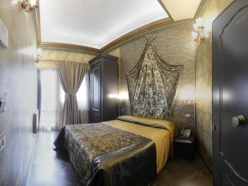a bedroom with a bed in a room at Antica Dimora Delle Cinque Lune in Rome
